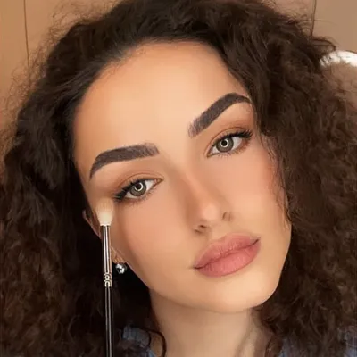 L O L A profile