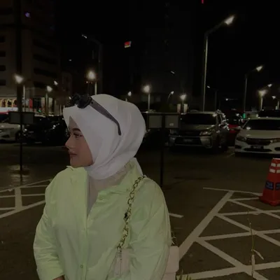 farah profile