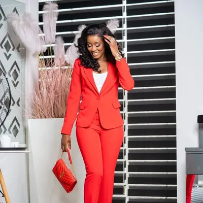 Queen Biz profile