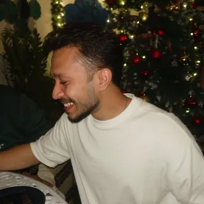 R Teez profile