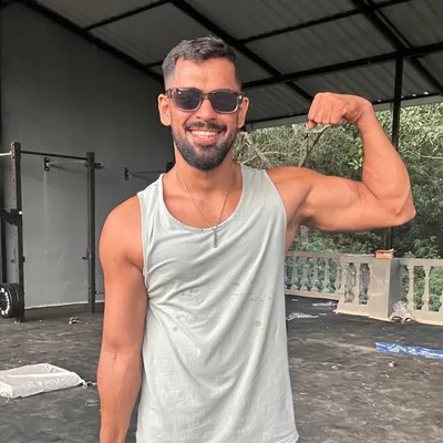 Ravi Sharma profile