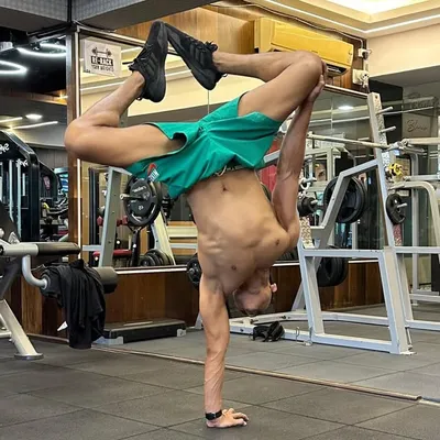 Rahul Bajaj | Handstand profile
