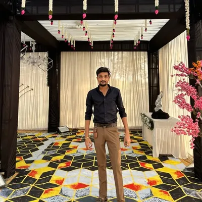 Raj⚜️ profile