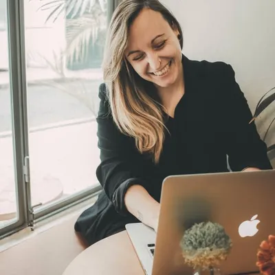 Raquel Martos | Hypnotherapist & Emotional Health Expert profile