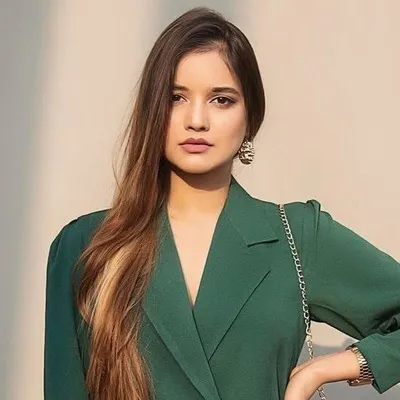 Rashi J Dhandhania profile