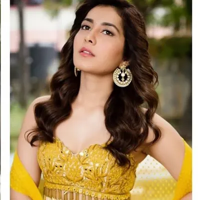 Rashikhannaofficial profile