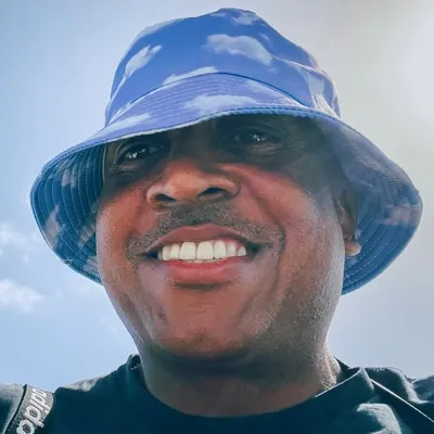 raymond leon roker profile