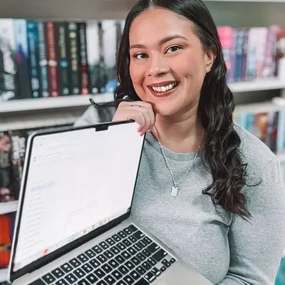 SAAM • AUSSIE BOOKSTAGRAM 🩶 profile