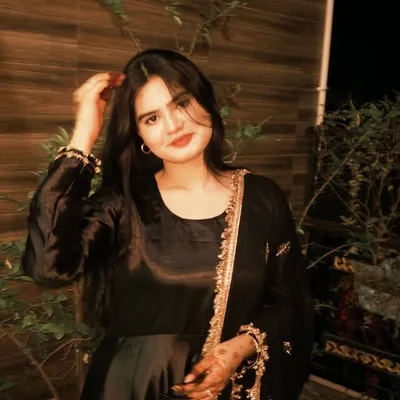 Insha Warsi🔥 profile