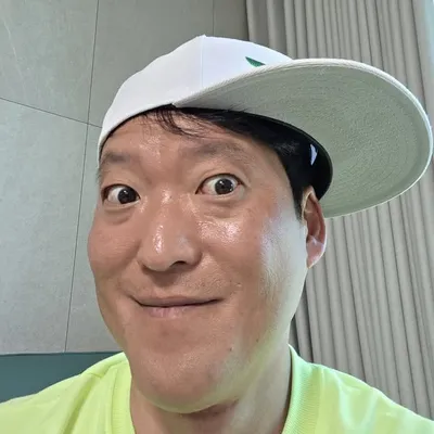 Dr. E(Max Lee) profile