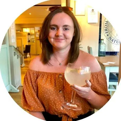 Rebecca Louise | Blogger profile
