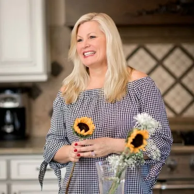 Lori Lange profile