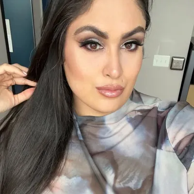 Nikki Apostolou profile