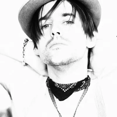 Reeve Carney profile
