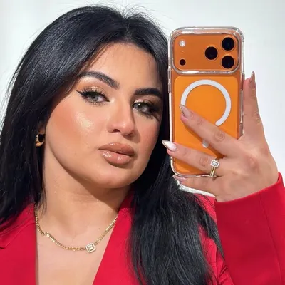 Refkaa Makeup artist profile