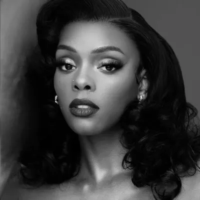 Regina ✨ profile