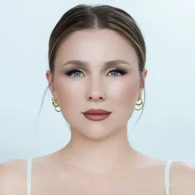 REGINA AZIZOVA | MUA & MAKEUP TRAINER profile