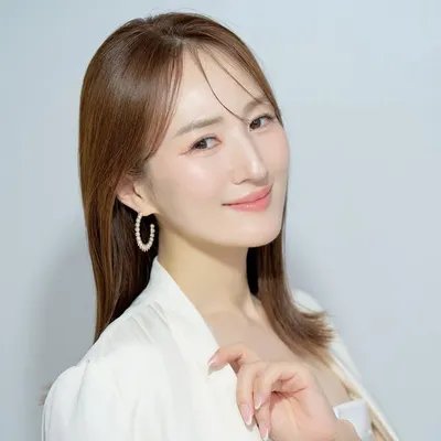Reina Hoshi profile