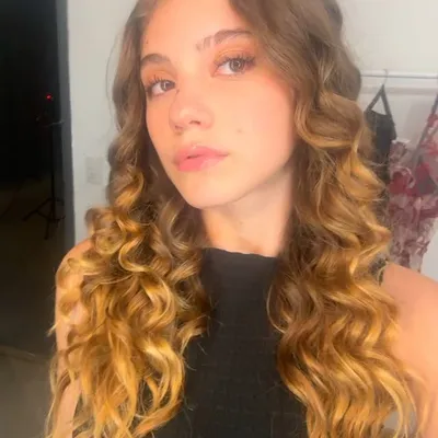 Renata R Bella profile
