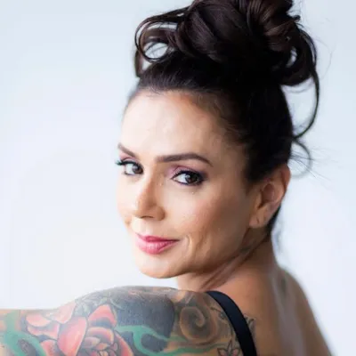 Renatinha Costa profile