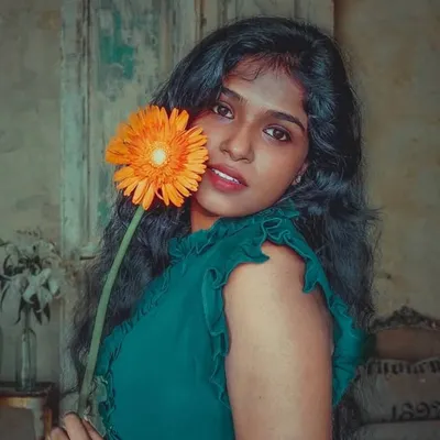 Reshma🌸 | selfportraits profile
