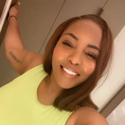 Rhi 🤎 profile