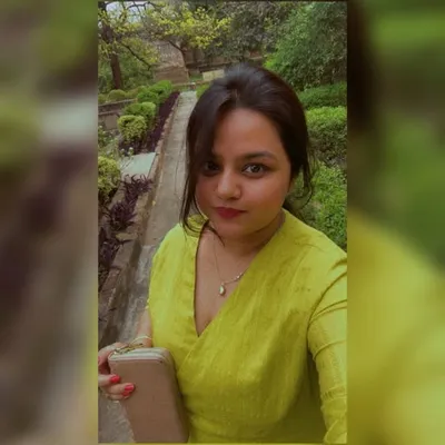 ऋचा तिवारी profile