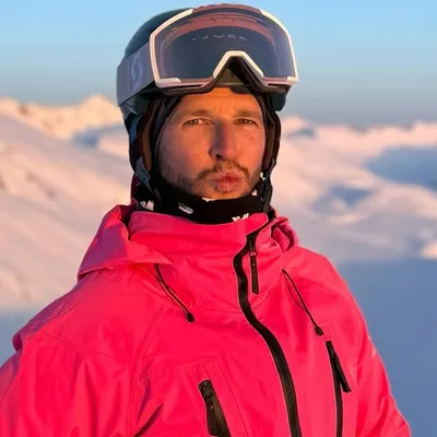 Richard Amacker profile