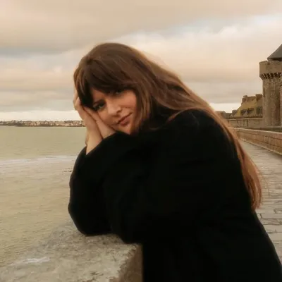 Richelle | style, vintage, and life in paris profile