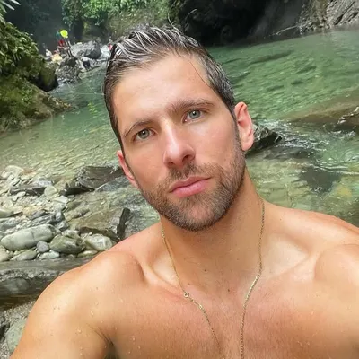 Ricki Alvarez profile