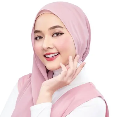 Riena Amirah profile