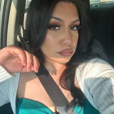 Karina Zambrano profile