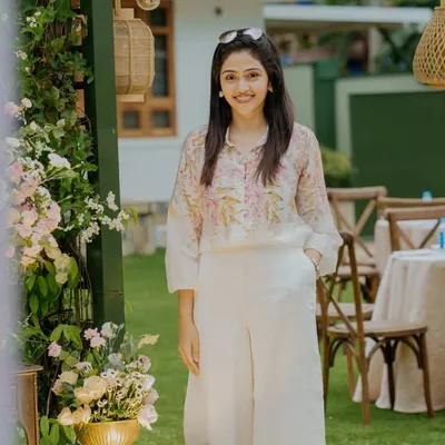 Rini Roshan profile