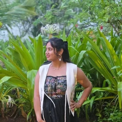 Himani bisht profile