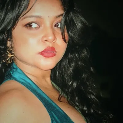 Riya Roy profile
