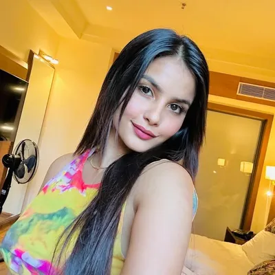 RIYA SHARMA ๐ธ๐ฆ profile