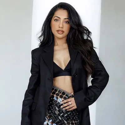 Riya Ray profile