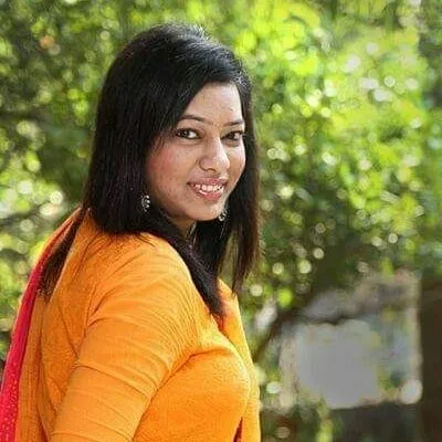 RJ Prajakta profile
