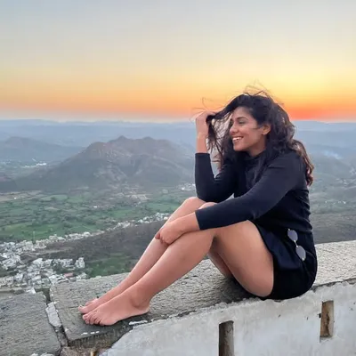 RJ Komal profile