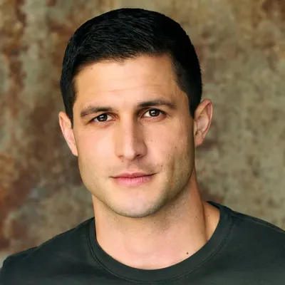 Roberto Portales profile