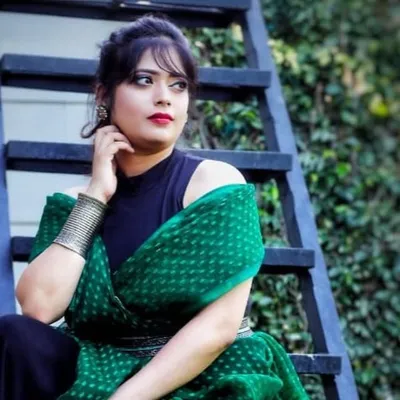 RJ Shreya with love profile