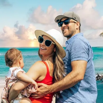 TRAVEL FAMILY ✈️ Roamaroo ✈️ Scott + Collette profile