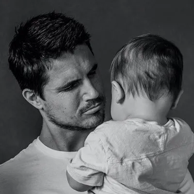 Robbie Amell profile