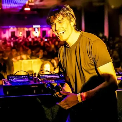 Roberto Cox profile