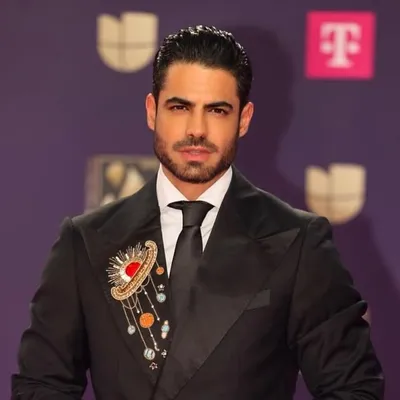 ROBERTO HERNANDEZ profile