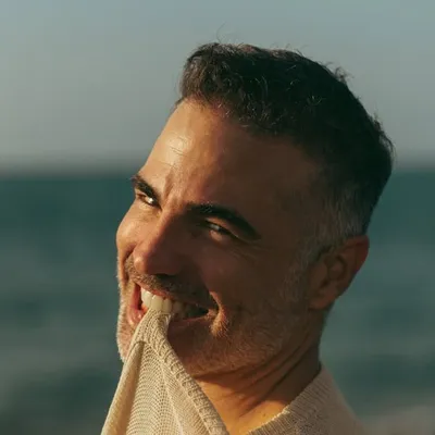 Roberto Manrique profile