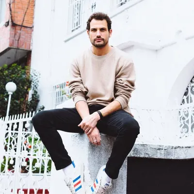 Roberto Urbina profile