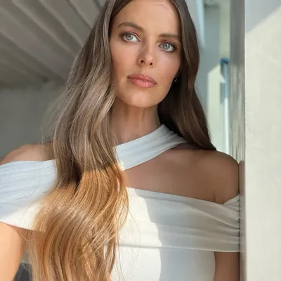 Robyn Lawley profile