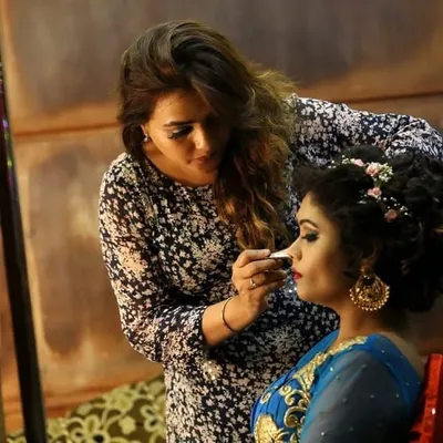 Rohinimakeupstudio profile