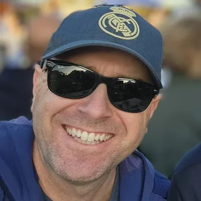 Ross Thomas profile